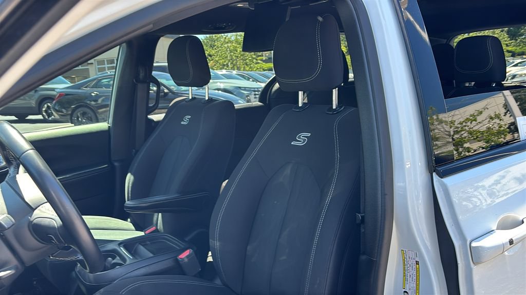 Used 2018 Chrysler Pacifica Touring Plus FWD image 10