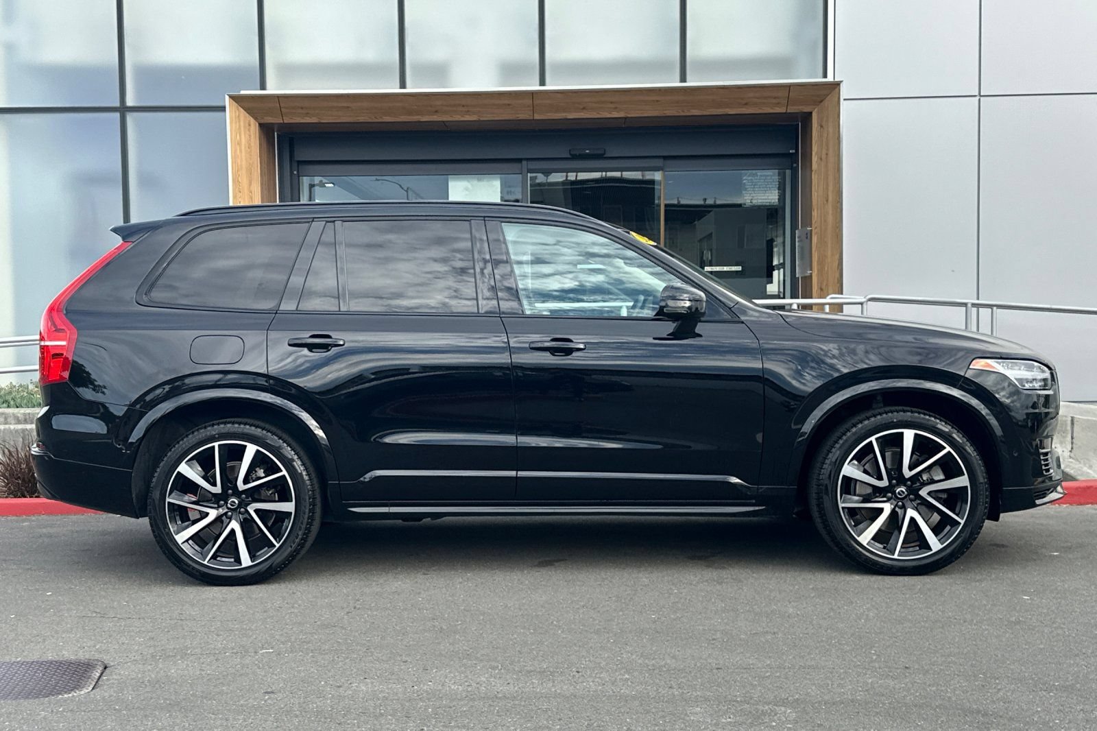 Used 2023 Volvo XC90 T8 Ultimate w/ Lounge Package AWD/4WD image 9