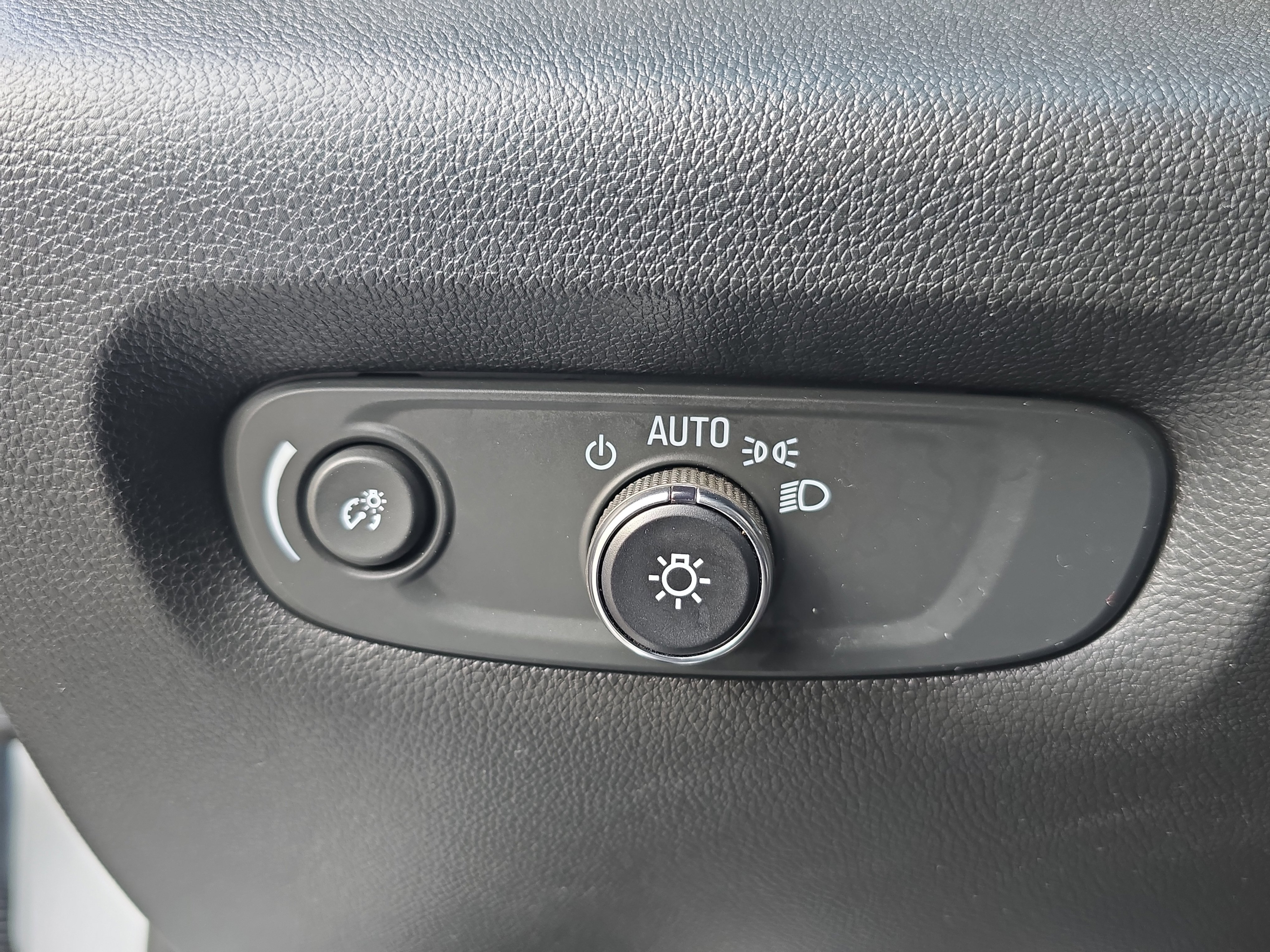 Used 2023 Chevrolet Traverse RS image 25