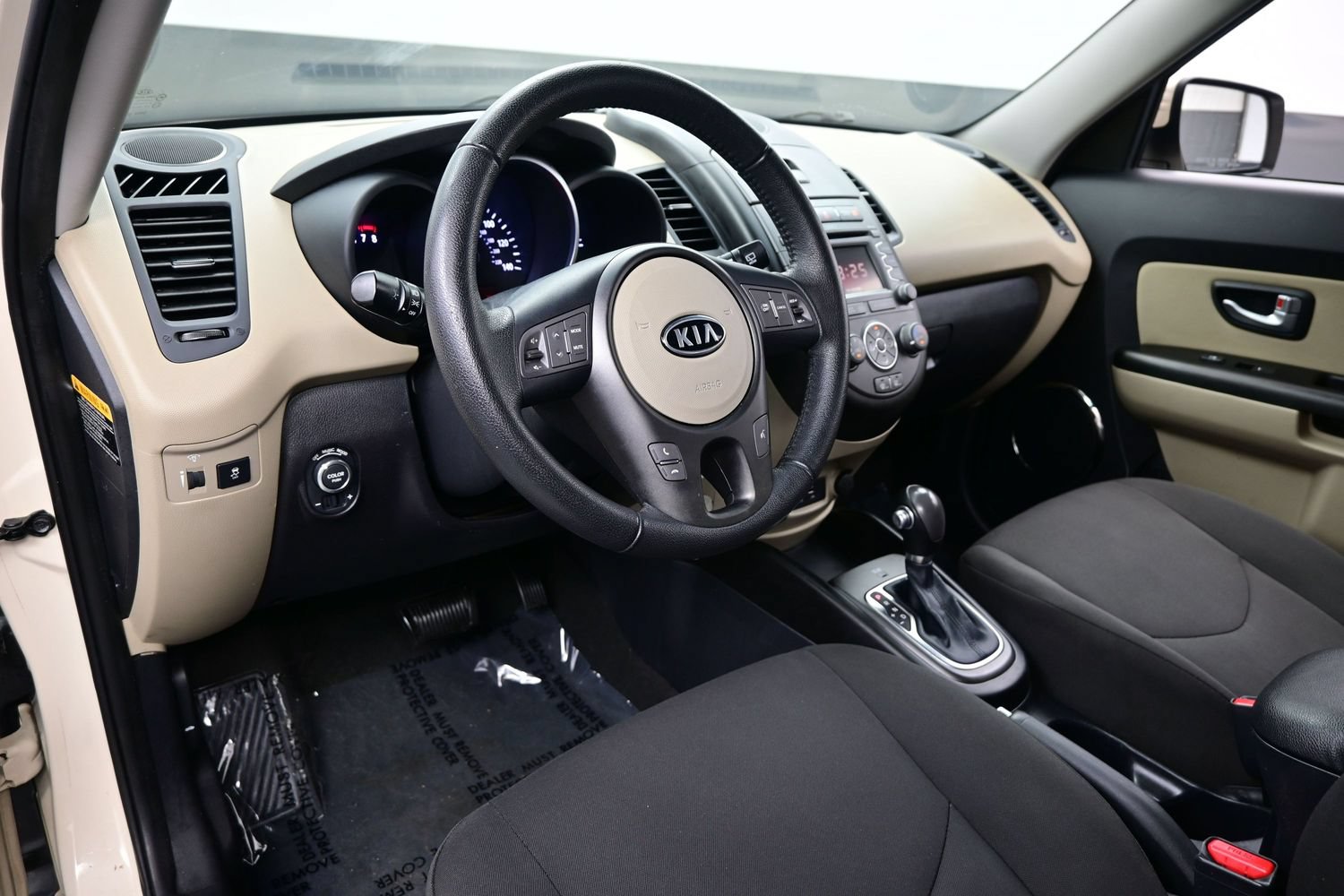 Used 2012 Kia Soul ! FWD image 12