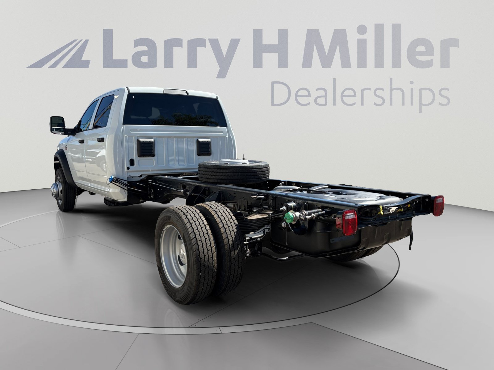 New 2027 RAM 5500 Tradesman w/ Chrome Appearance Group AWD/4WD image 3
