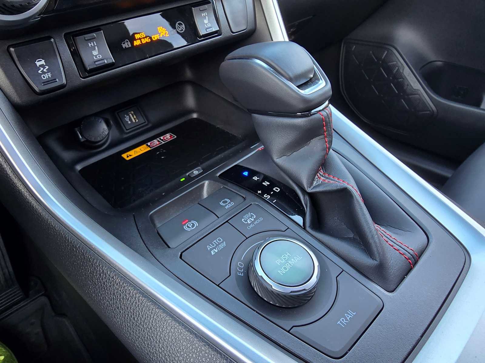 Certified 2025 Toyota RAV4 XSE image 36