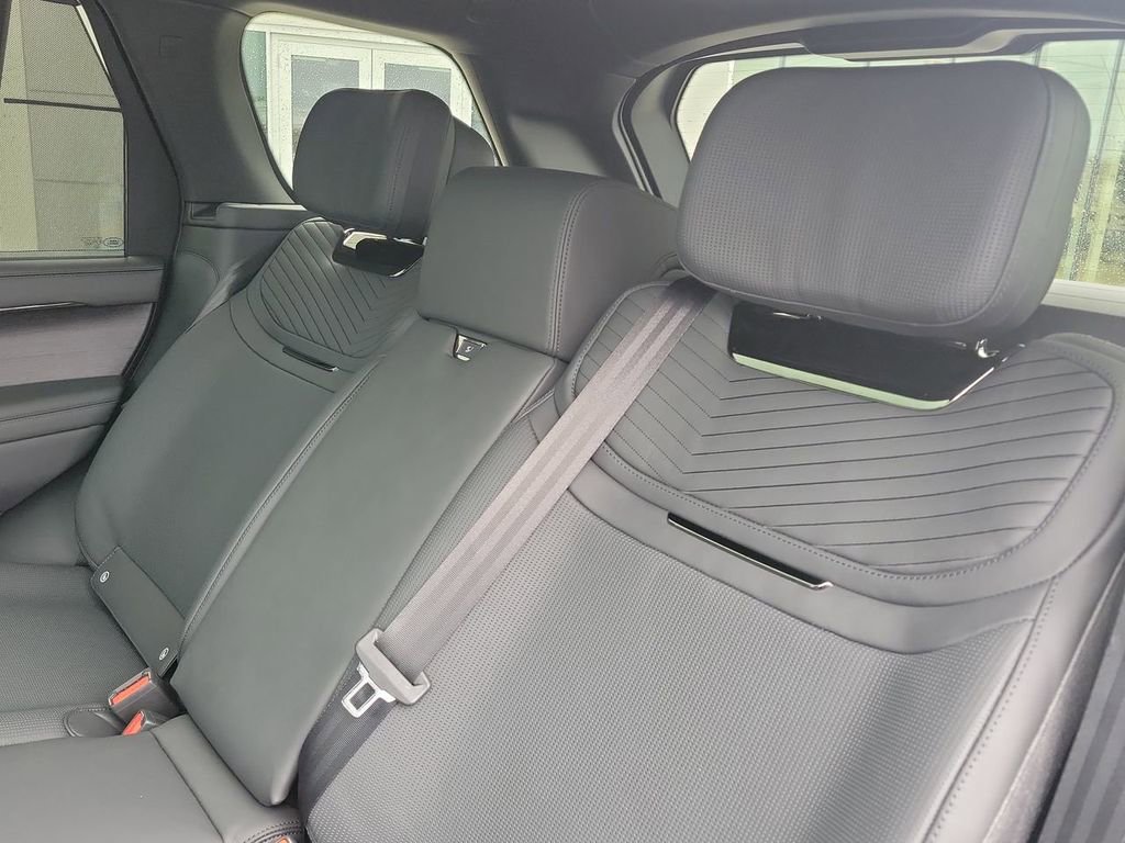 New 2026 Land Rover Range Rover Long Wheel Base SV image 15