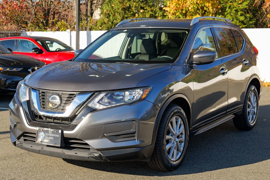 Used 2020 Nissan Rogue SV image 3