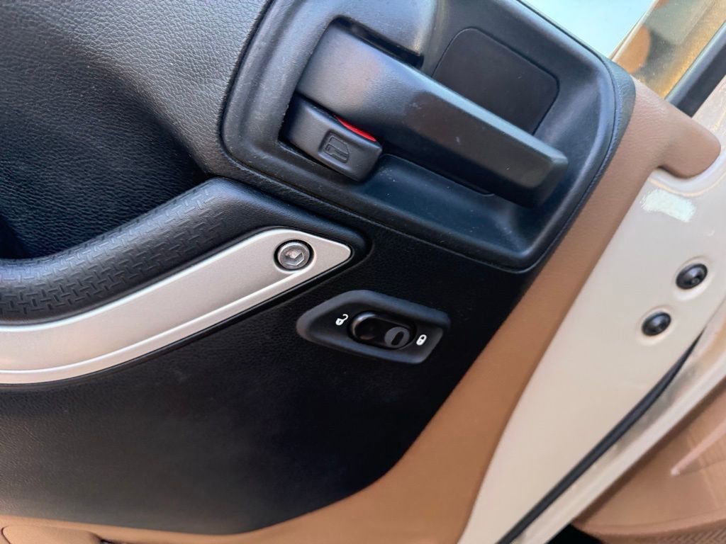 Used 2017 Jeep Wrangler Unlimited Sahara w/ Connectivity Group image 9