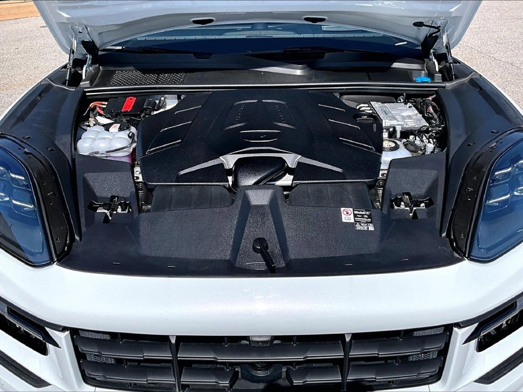 Certified 2025 Porsche Cayenne S AWD/4WD image 23