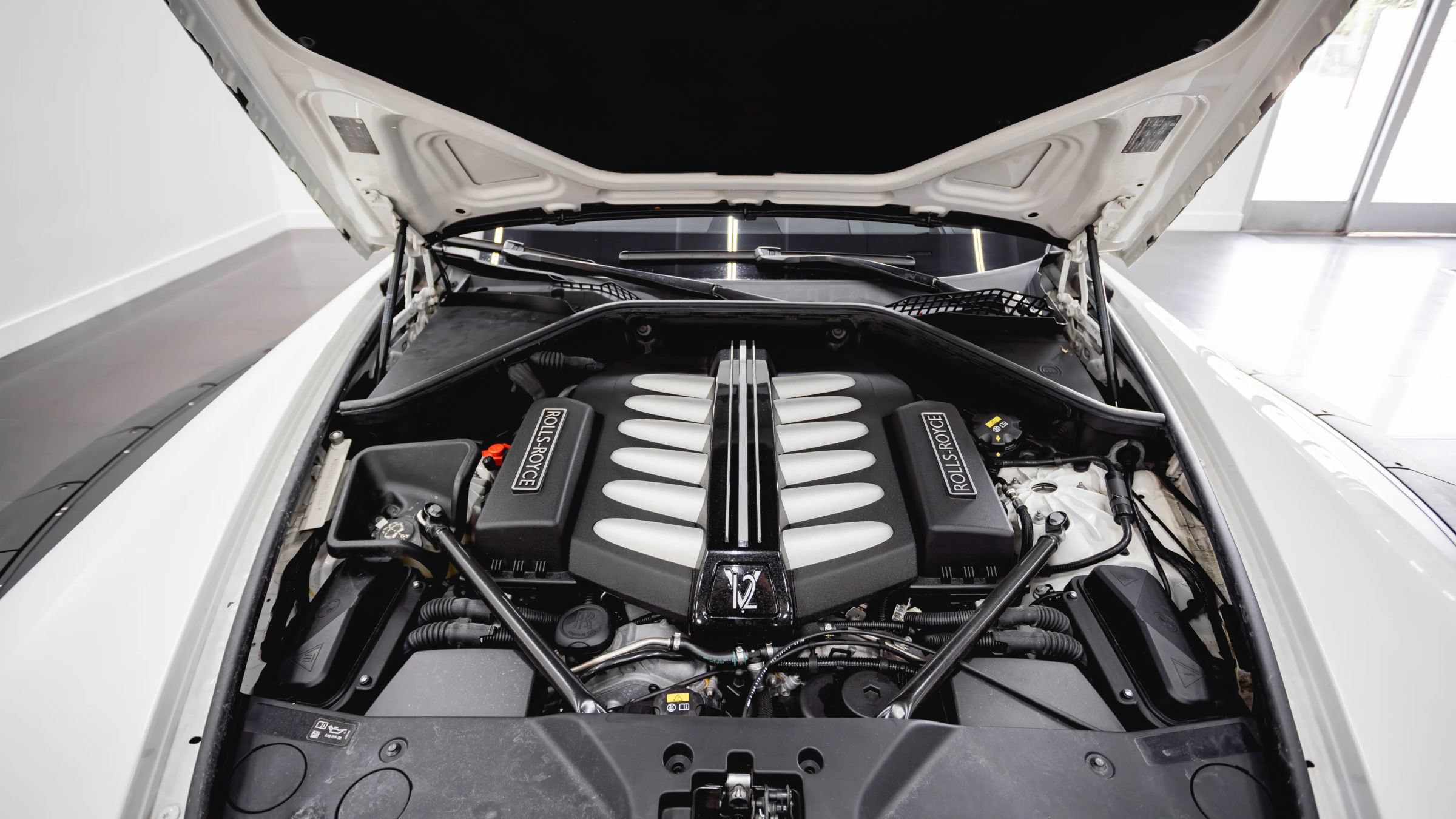 Used 2017 Rolls-Royce Dawn RWD image 73