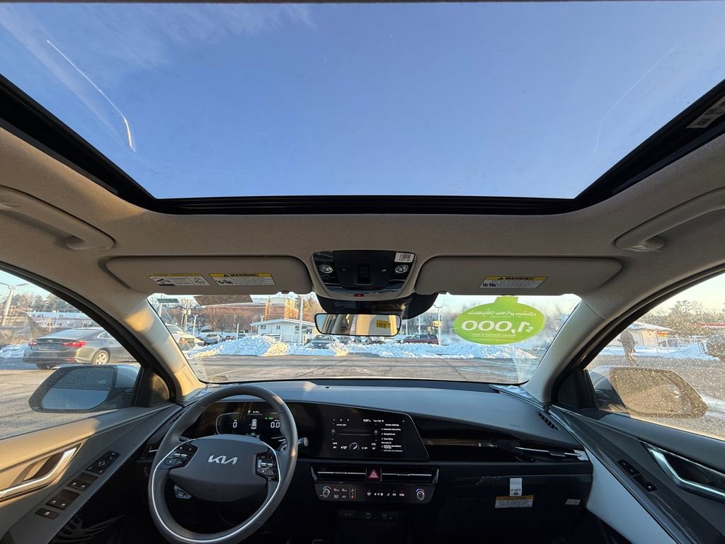 New 2025 Kia Niro EX Touring image 24
