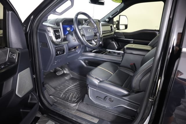 Used 2024 Ford F250 Platinum w/ FX4 Off-Road Package AWD/4WD image 37