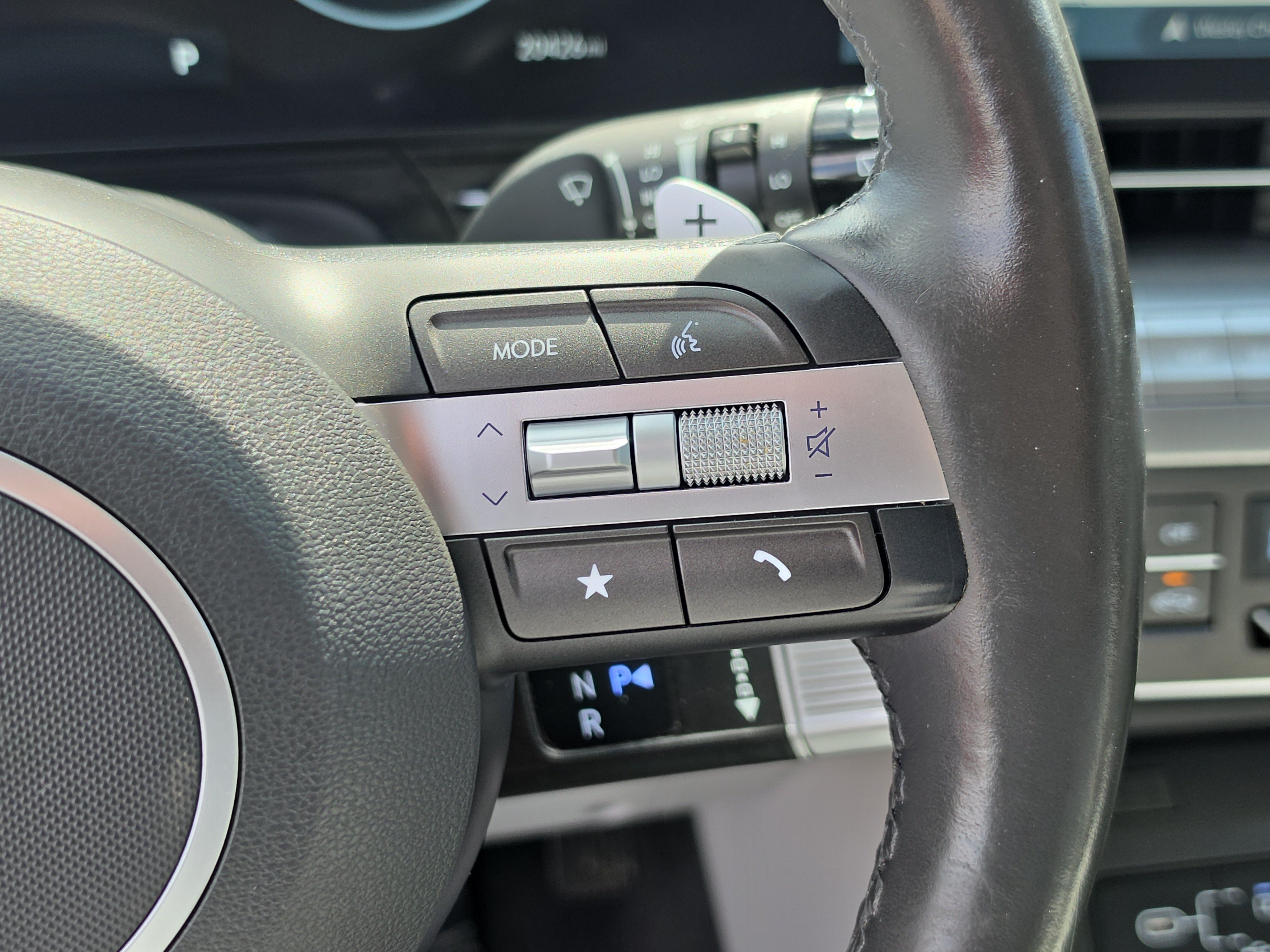 Used 2024 Hyundai Kona Limited AWD/4WD image 33