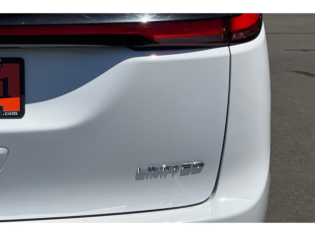 Used 2023 Chrysler Pacifica Limited image 31