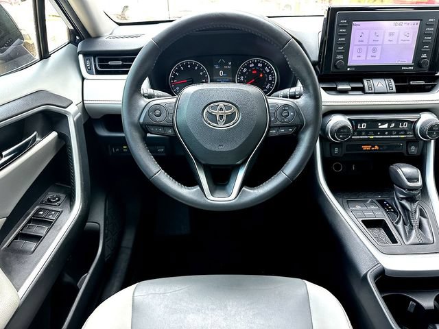 Used 2020 Toyota RAV4 XLE Premium FWD image 22