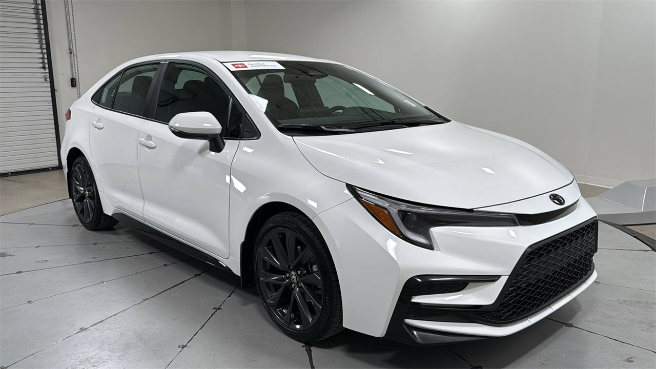 Certified 2025 Toyota Corolla SE image 3