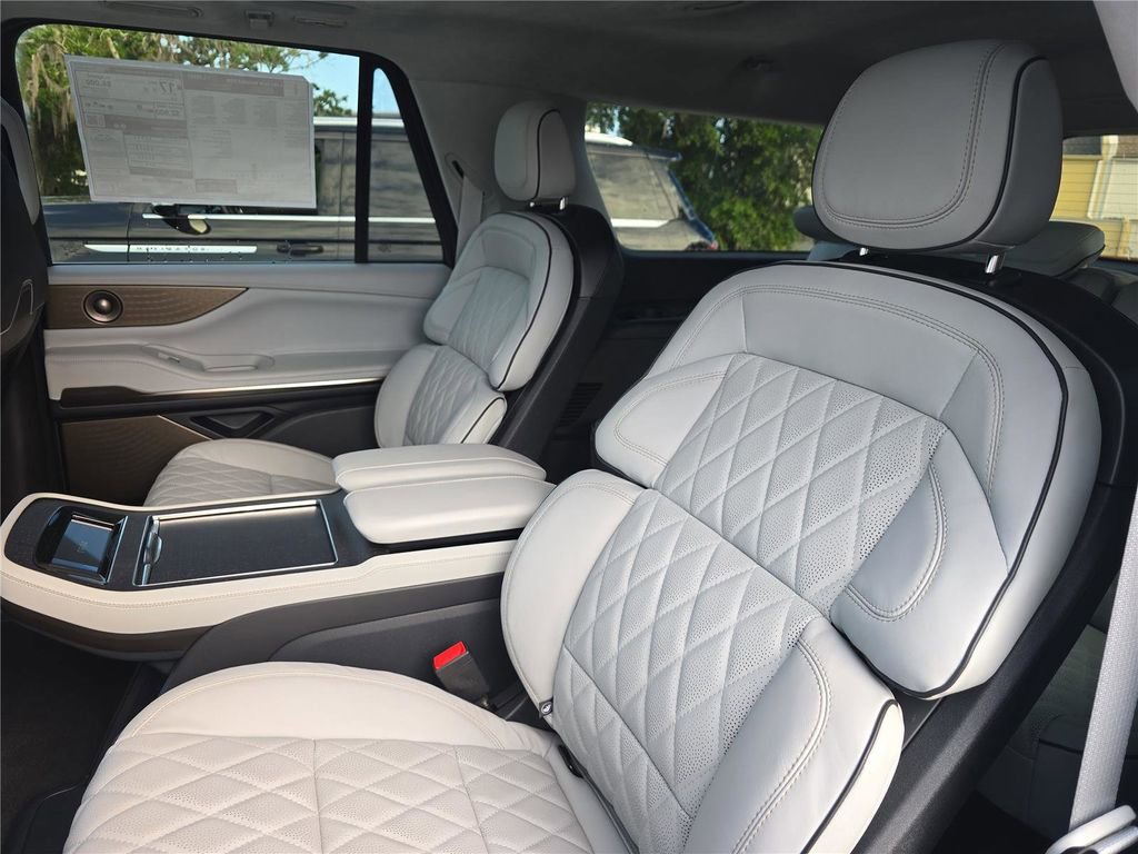 New 2026 Lincoln Navigator L Black Label AWD/4WD image 15