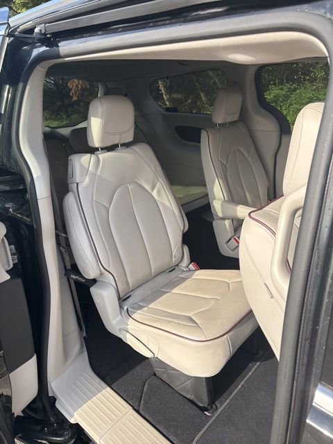 Used 2020 Chrysler Pacifica Limited w/ Advanced Safetytec Group image 26