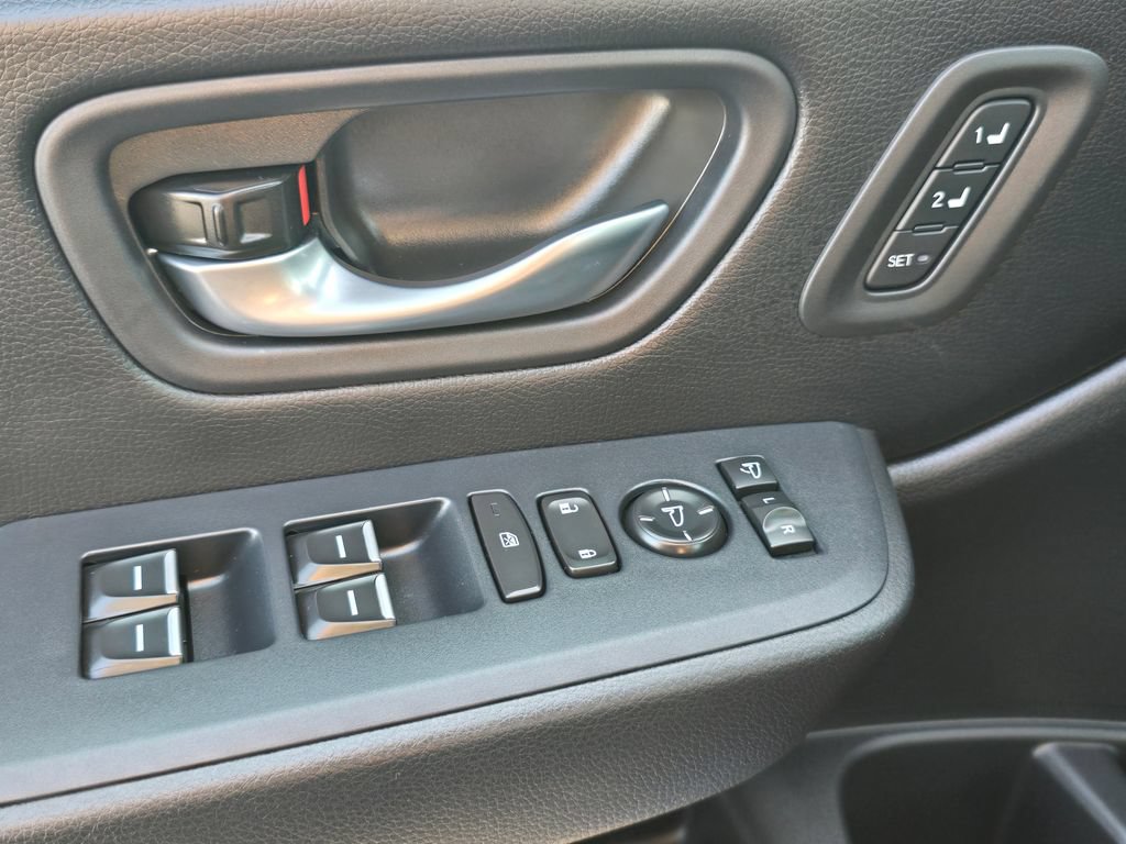 Used 2025 Honda Pilot TrailSport image 21