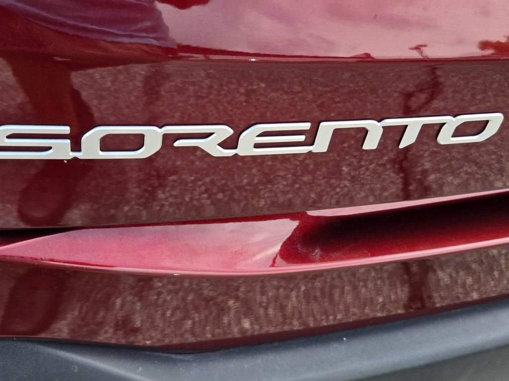 Certified 2025 Kia Sorento LX FWD image 12