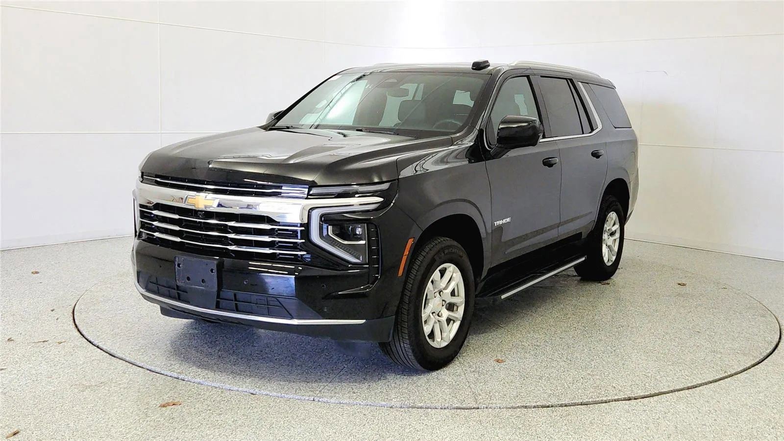 Used 2025 Chevrolet Tahoe LT AWD/4WD image 3