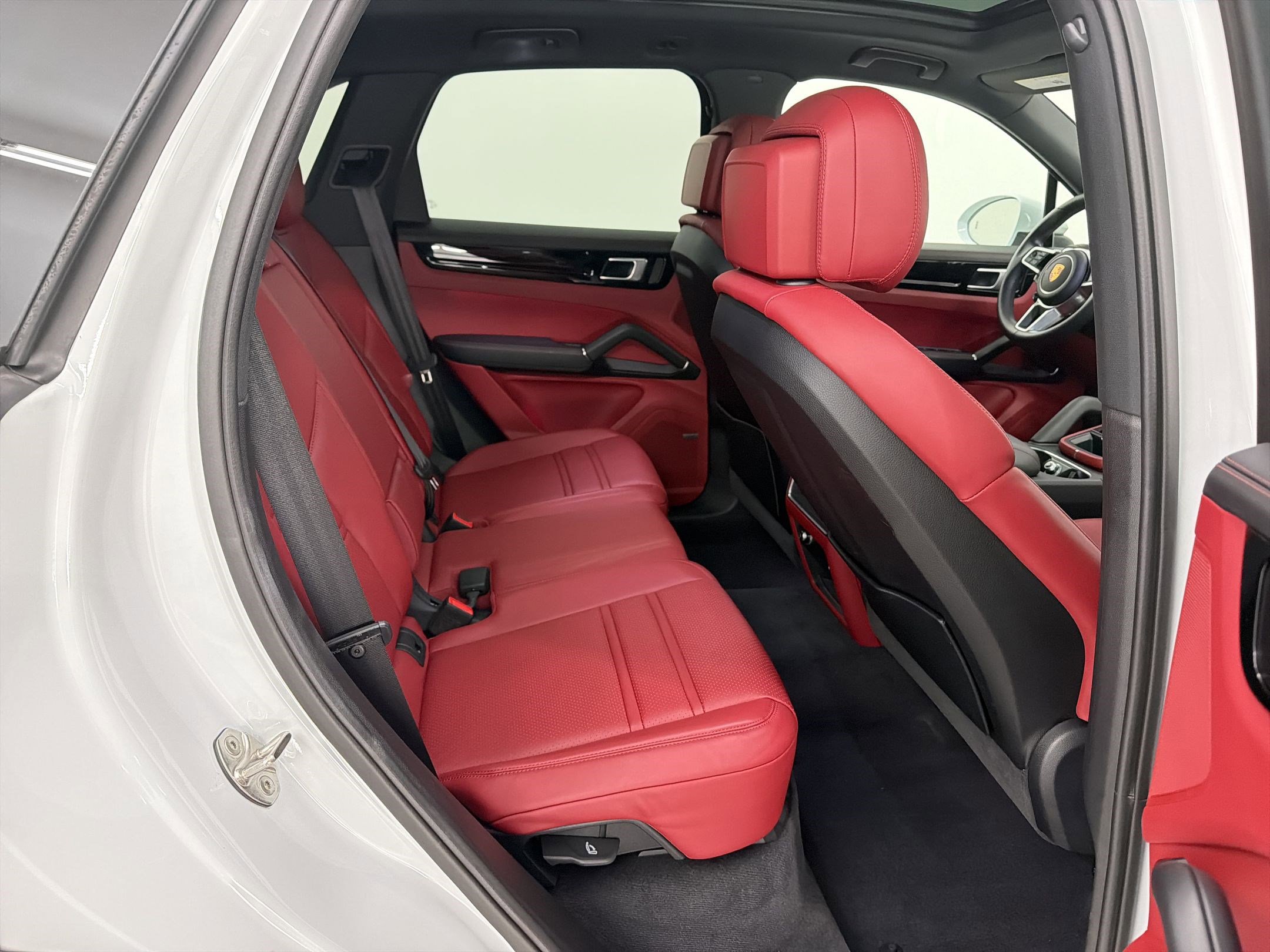Certified 2022 Porsche Cayenne AWD/4WD image 26