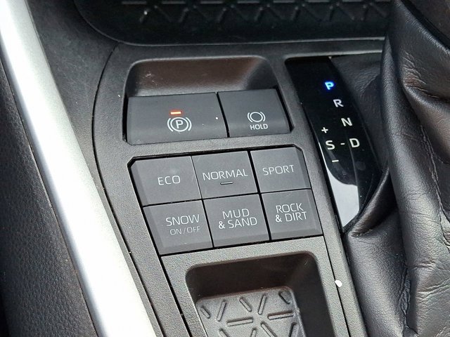 Used 2021 Toyota RAV4 XLE w/ Carpet Mat Package (TMS) image 28