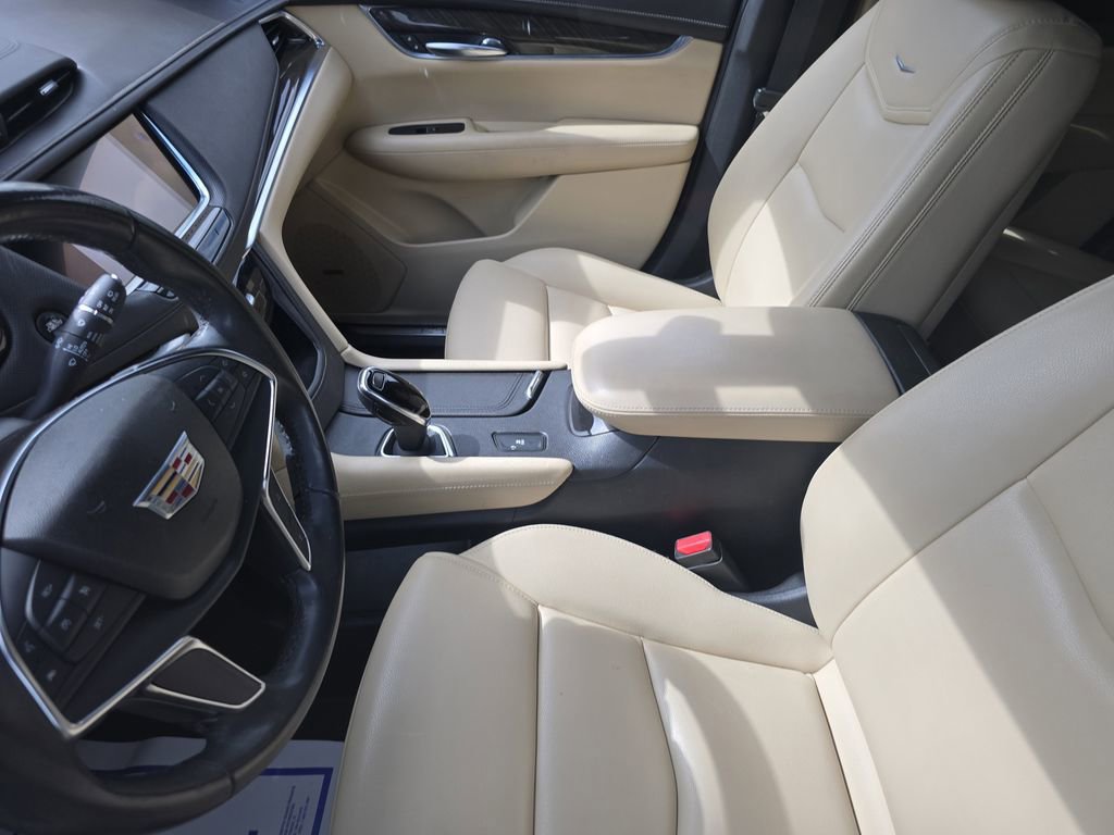 Used 2018 Cadillac XT5 FWD image 15