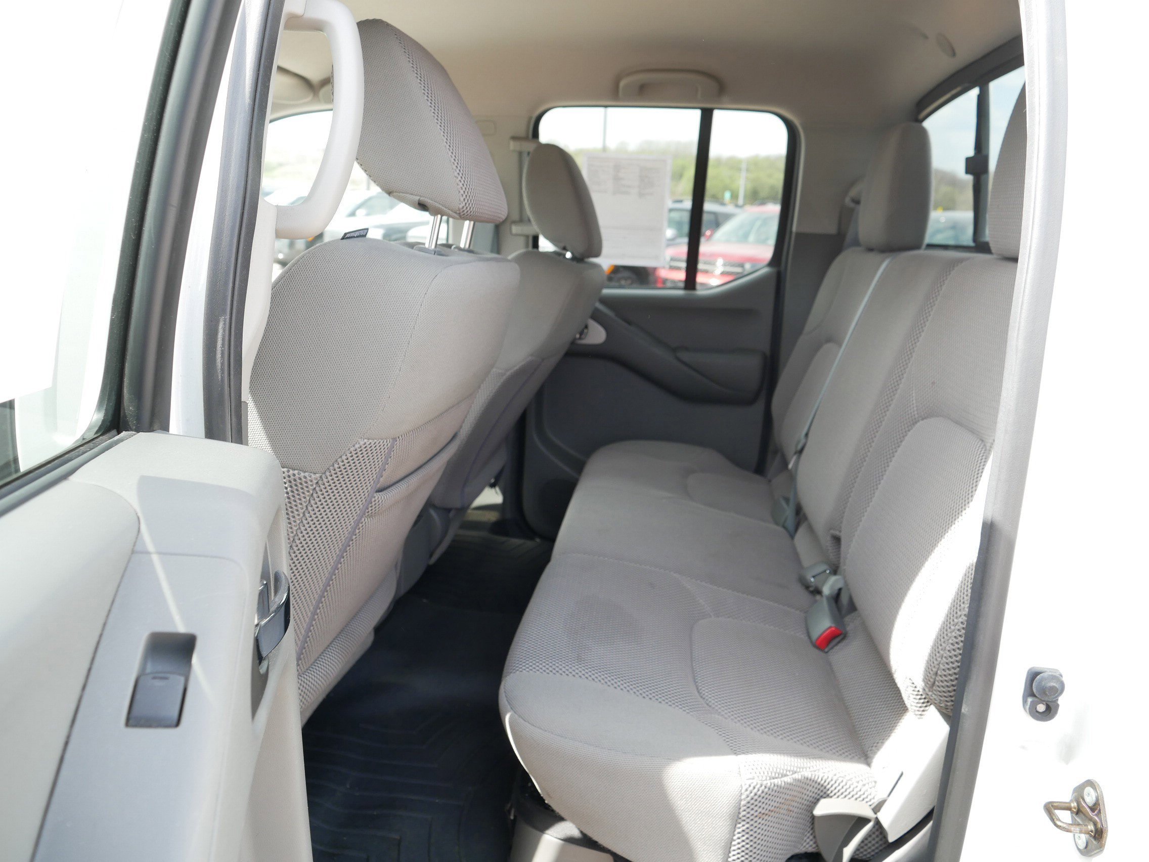 Used 2016 Nissan Frontier SV AWD/4WD image 16