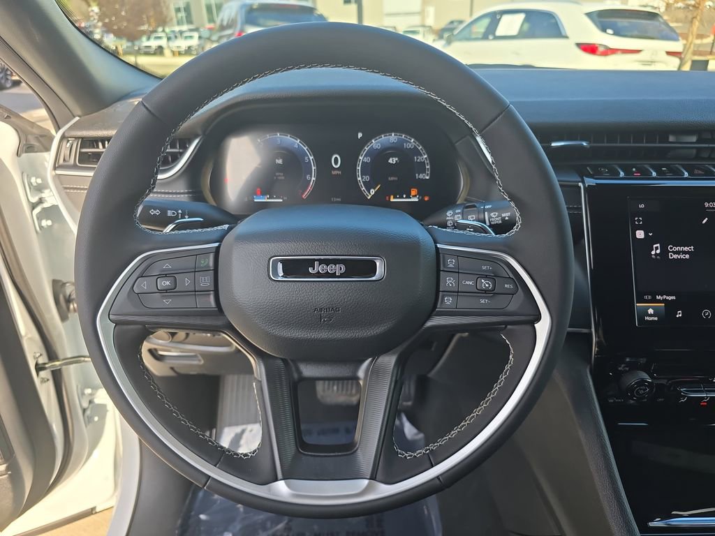 New 2025 Jeep Grand Cherokee Laredo image 16