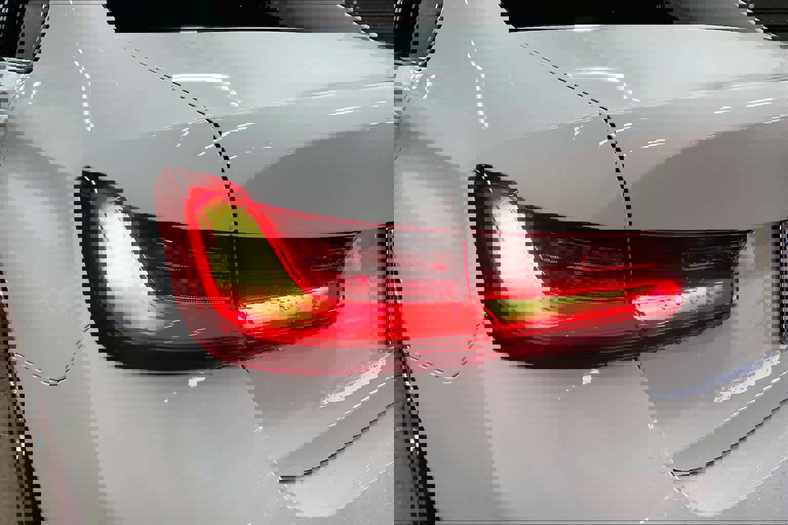 Used 2023 BMW 330i Sedan w/ Premium Package image 31