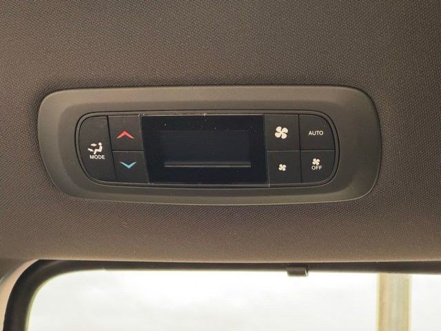 New 2027 Chrysler Pacifica Select FWD image 32