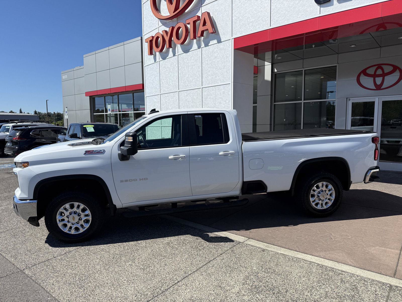 Used 2024 Chevrolet Silverado 3500 LT AWD/4WD image 3
