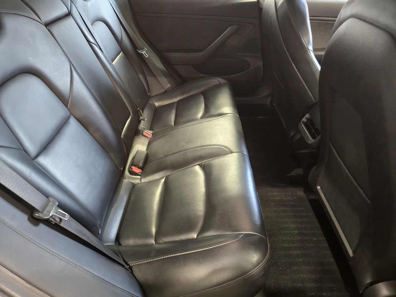 Used 2019 Tesla Model 3 Standard Range RWD image 9