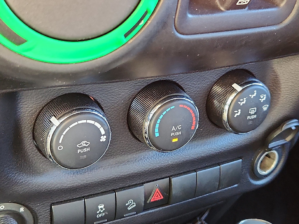 Used 2015 Jeep Wrangler Unlimited Sport w/ Quick Order Package 24S AWD/4WD image 6