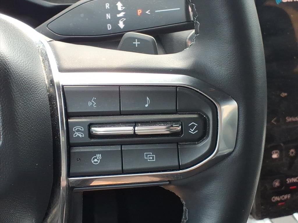Used 2025 GMC Acadia Elevation w/ Elevation Premium Package FWD image 13