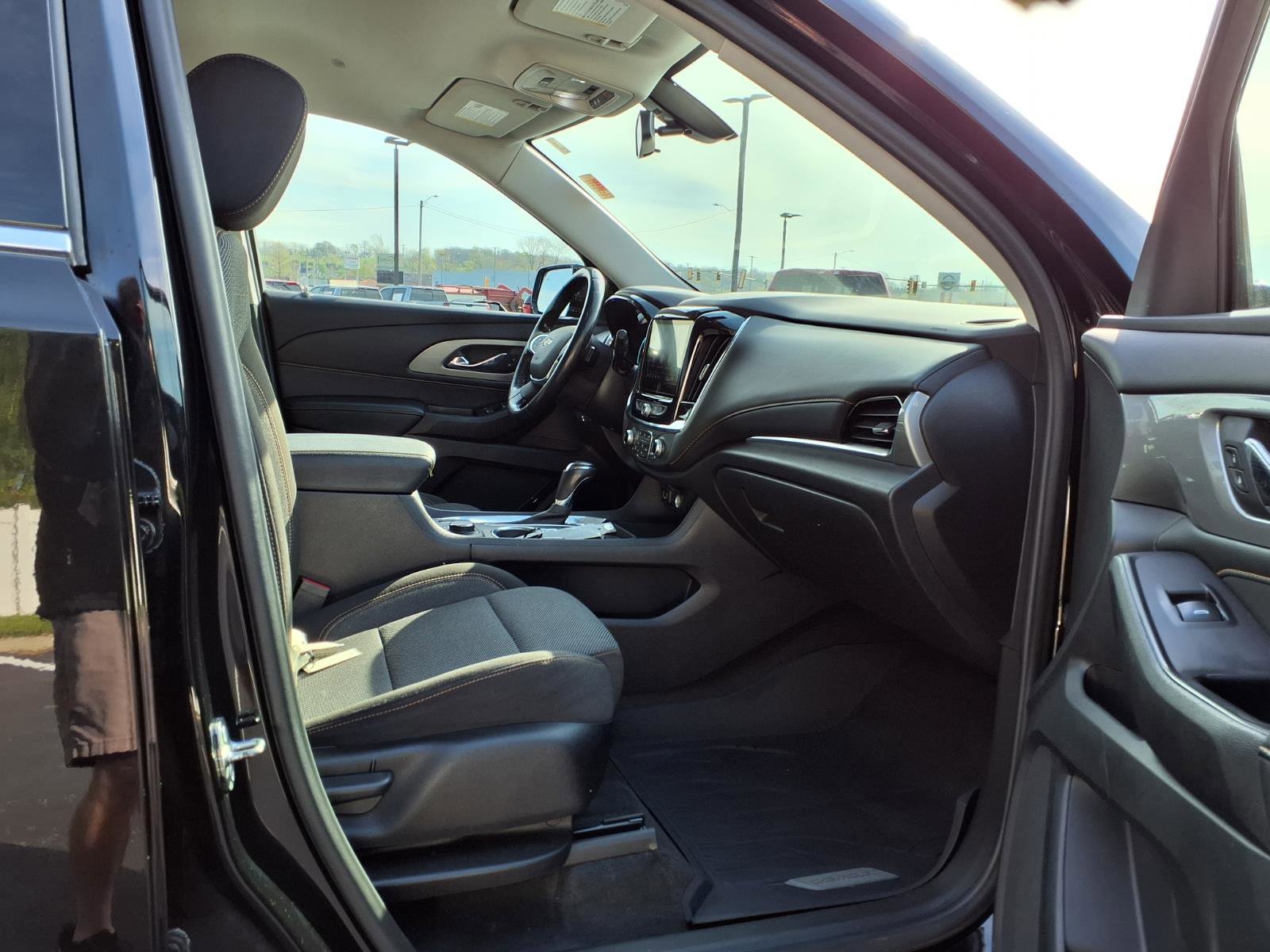 Certified 2020 Chevrolet Traverse LT FWD image 28