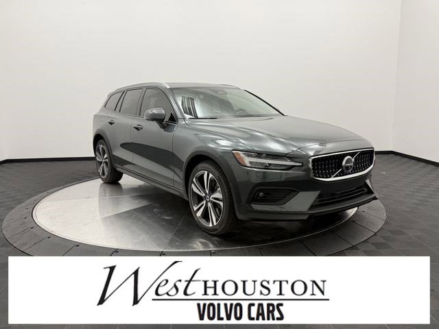 New 2026 Volvo V60 B5 Cross Country Plus w/ Protection Package Premier