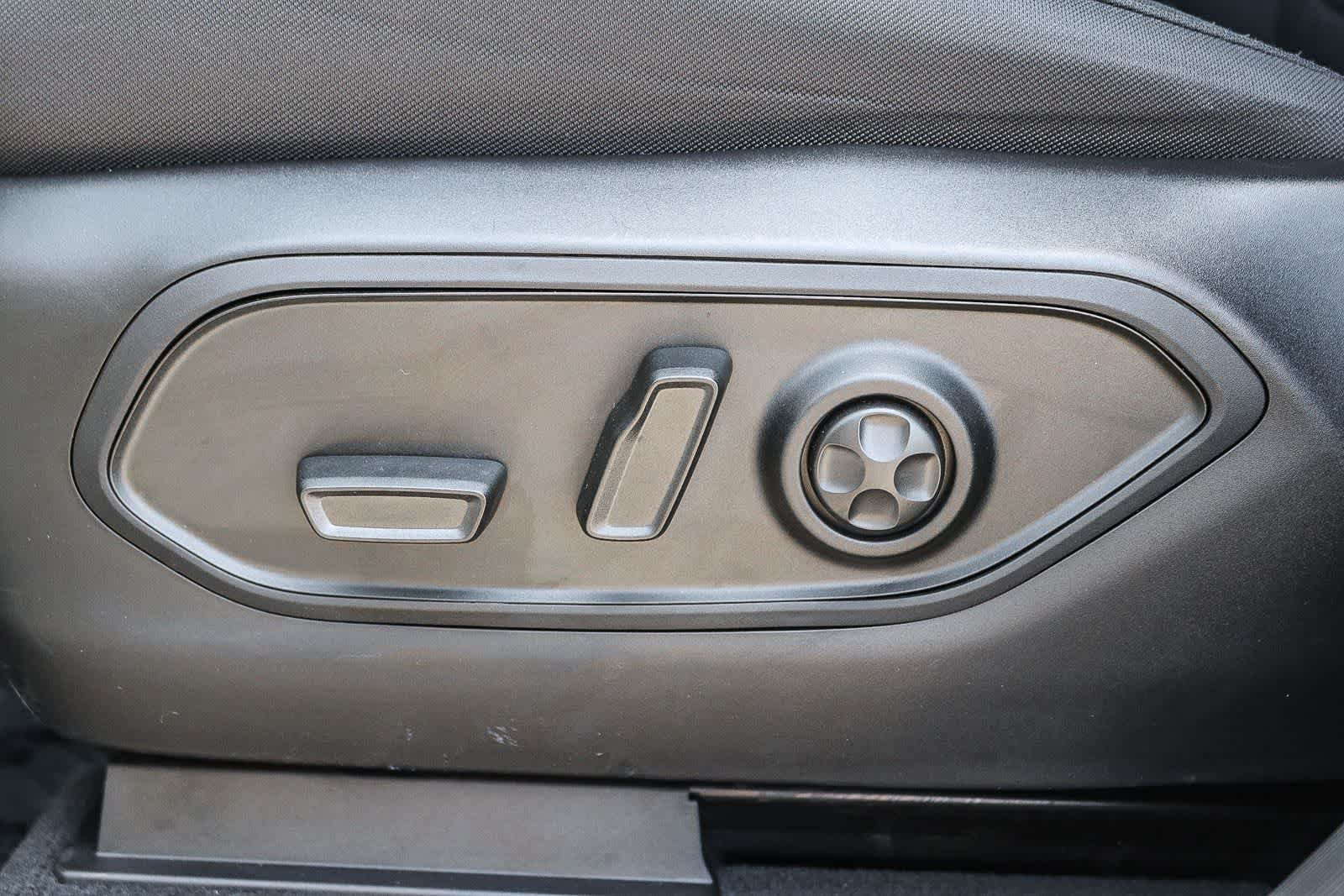 Used 2025 Jeep Grand Cherokee Laredo X RWD image 23