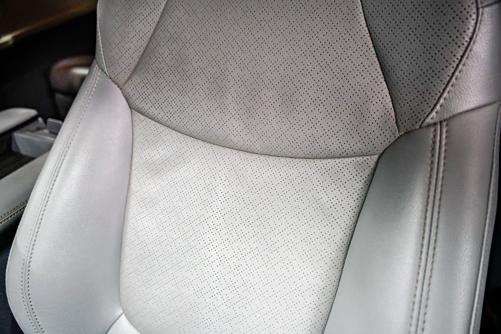 Used 2021 Toyota Sienna Limited image 30