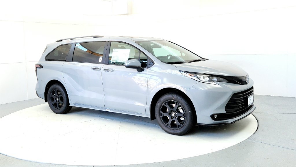 New 2026 Toyota Sienna XLE Woodland Edition AWD/4WD image 7