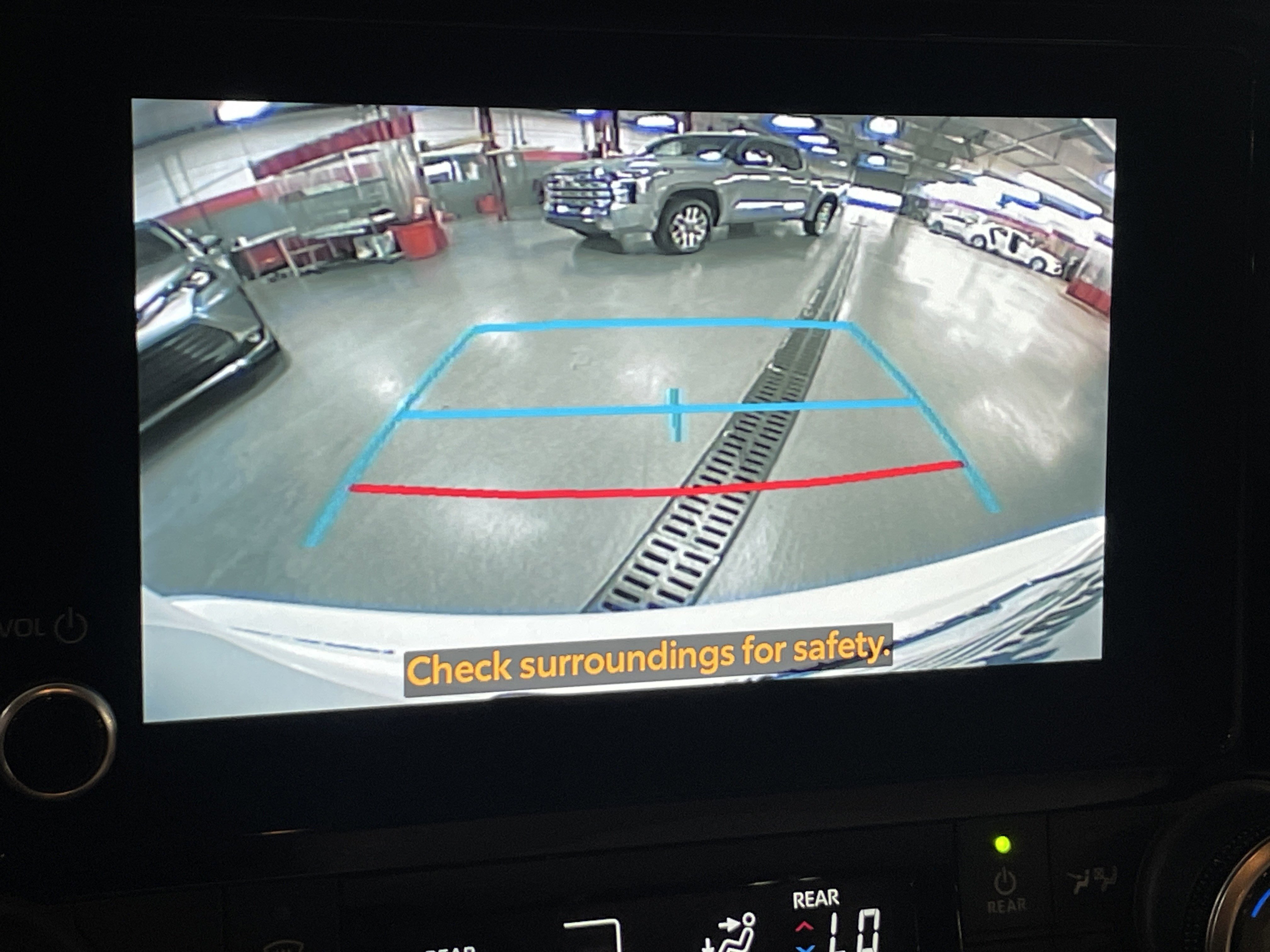 Used 2023 Toyota Highlander XLE image 25