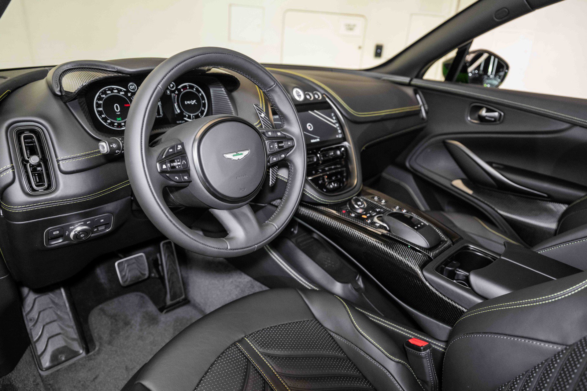Used 2024 Aston Martin DBX 707 image 3
