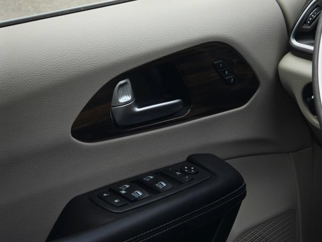 Used 2021 Chrysler Pacifica Limited FWD image 20