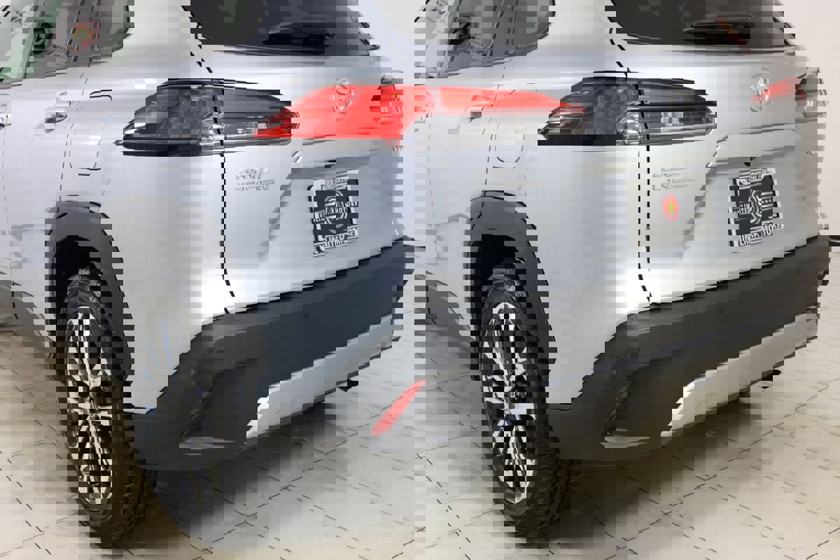 Used 2022 Toyota Corolla Cross XLE image 42