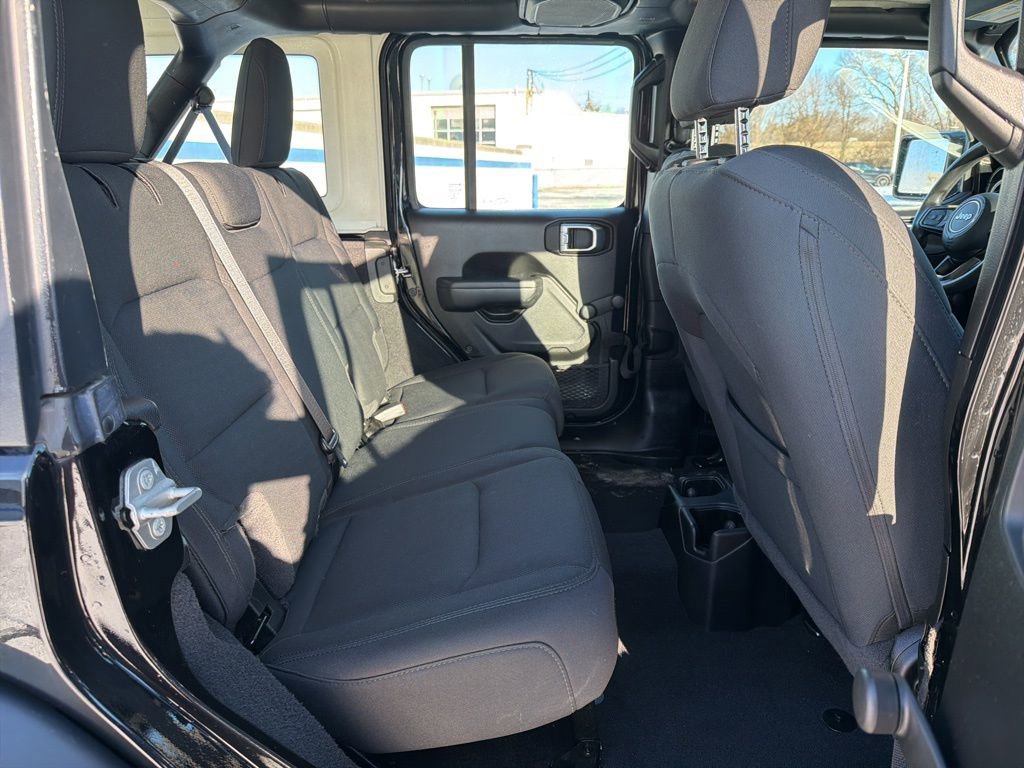 Used 2021 Jeep Wrangler Unlimited Sport image 23