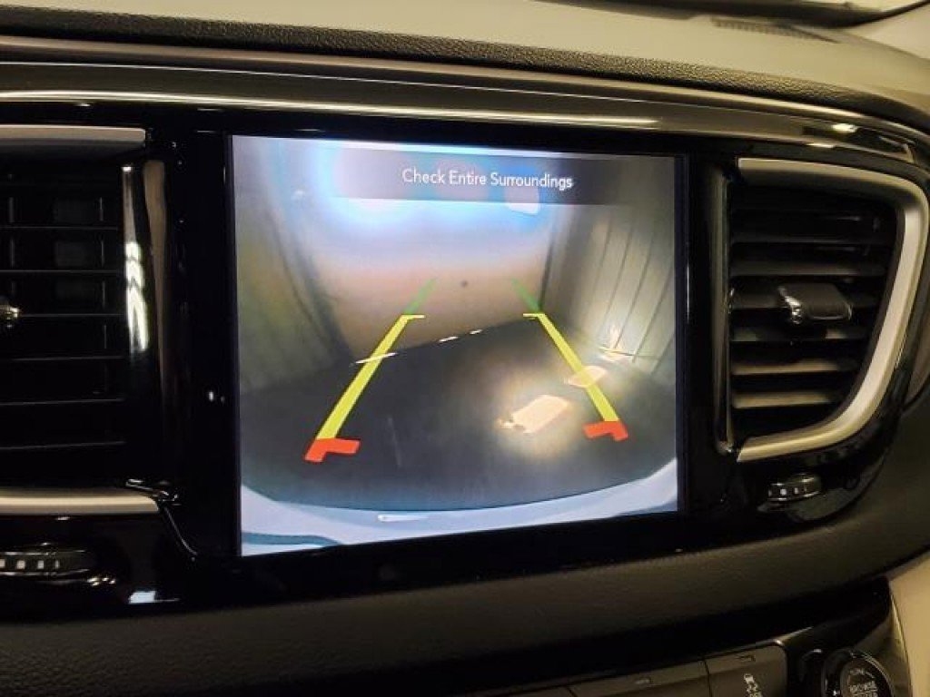 Used 2020 Chrysler Pacifica Touring-L Plus image 25