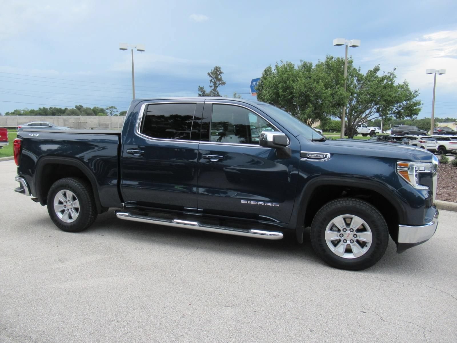 Used 2021 GMC Sierra 1500 SLE AWD/4WD image 2