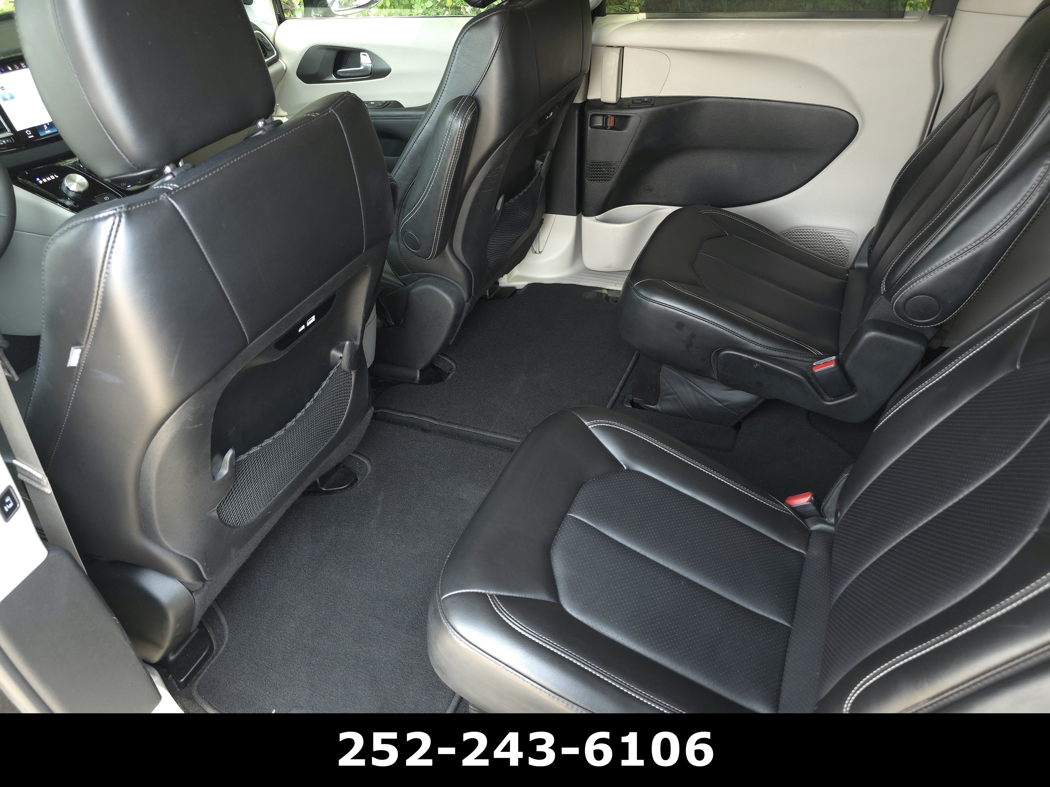 Used 2024 Chrysler Pacifica Touring-L FWD image 29