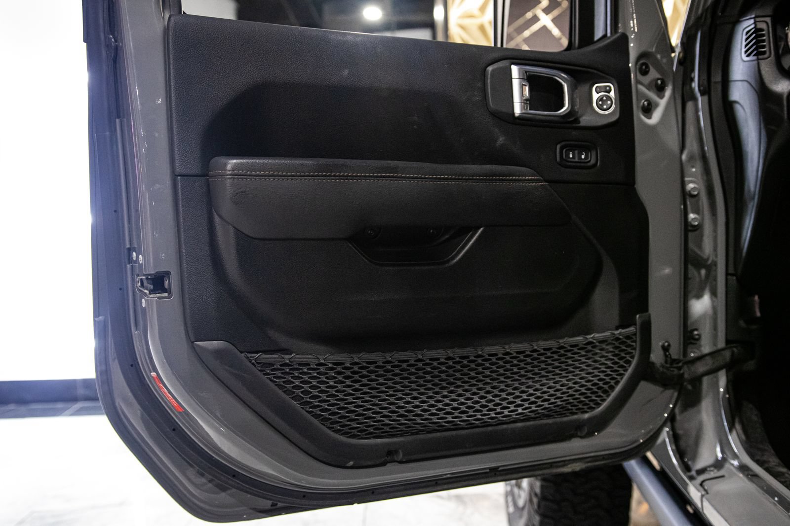 Used 2023 Jeep Wrangler Unlimited Rubicon 392 w/ Trailer Tow Package AWD/4WD image 21