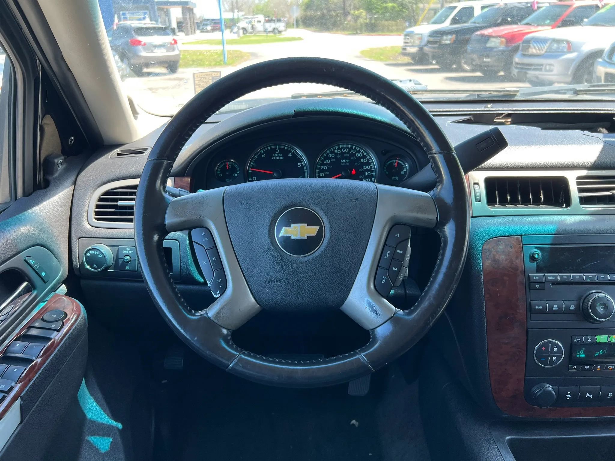 Used 2012 Chevrolet Suburban LT RWD image 18