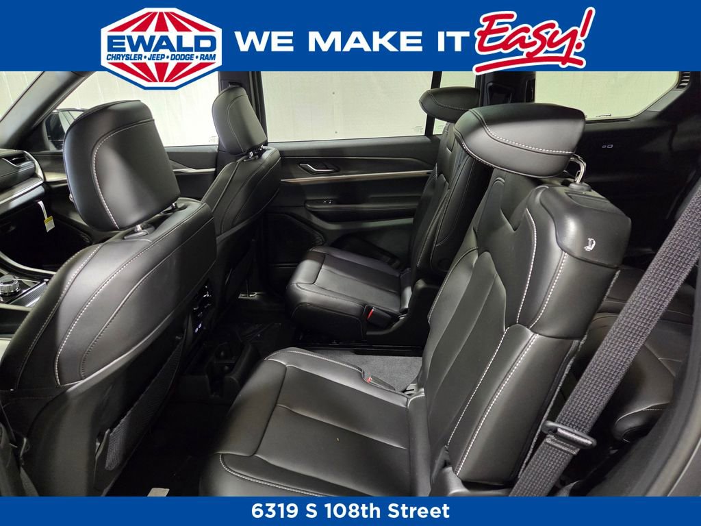 New 2025 Jeep Grand Cherokee L Limited w/ Black Appearance Package image 11