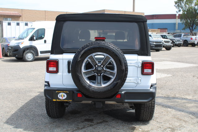 Used 2022 Jeep Wrangler Unlimited Sahara w/ Cold Weather Group AWD/4WD image 5